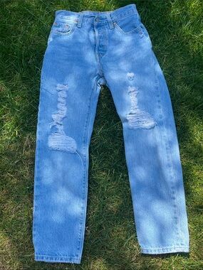 Levi’s Premium Original Cropped Womens Jeans Distressed
